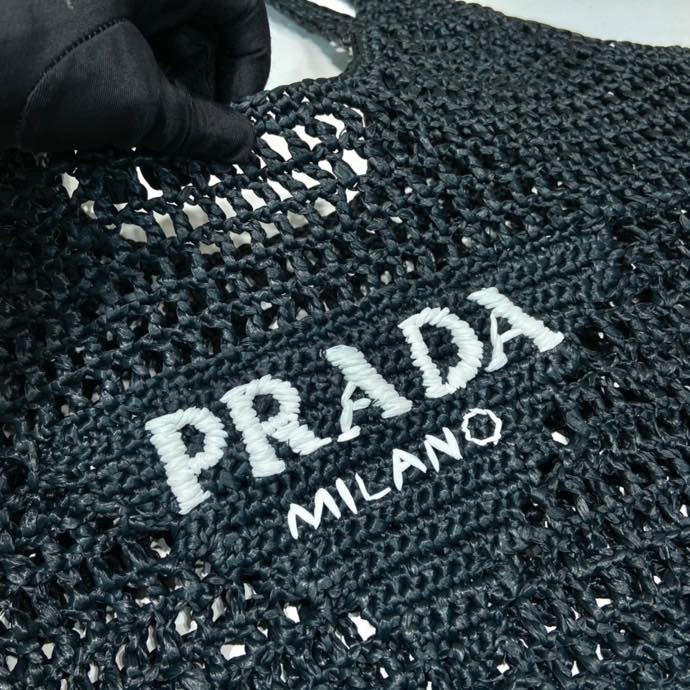 Pra*a tote bags